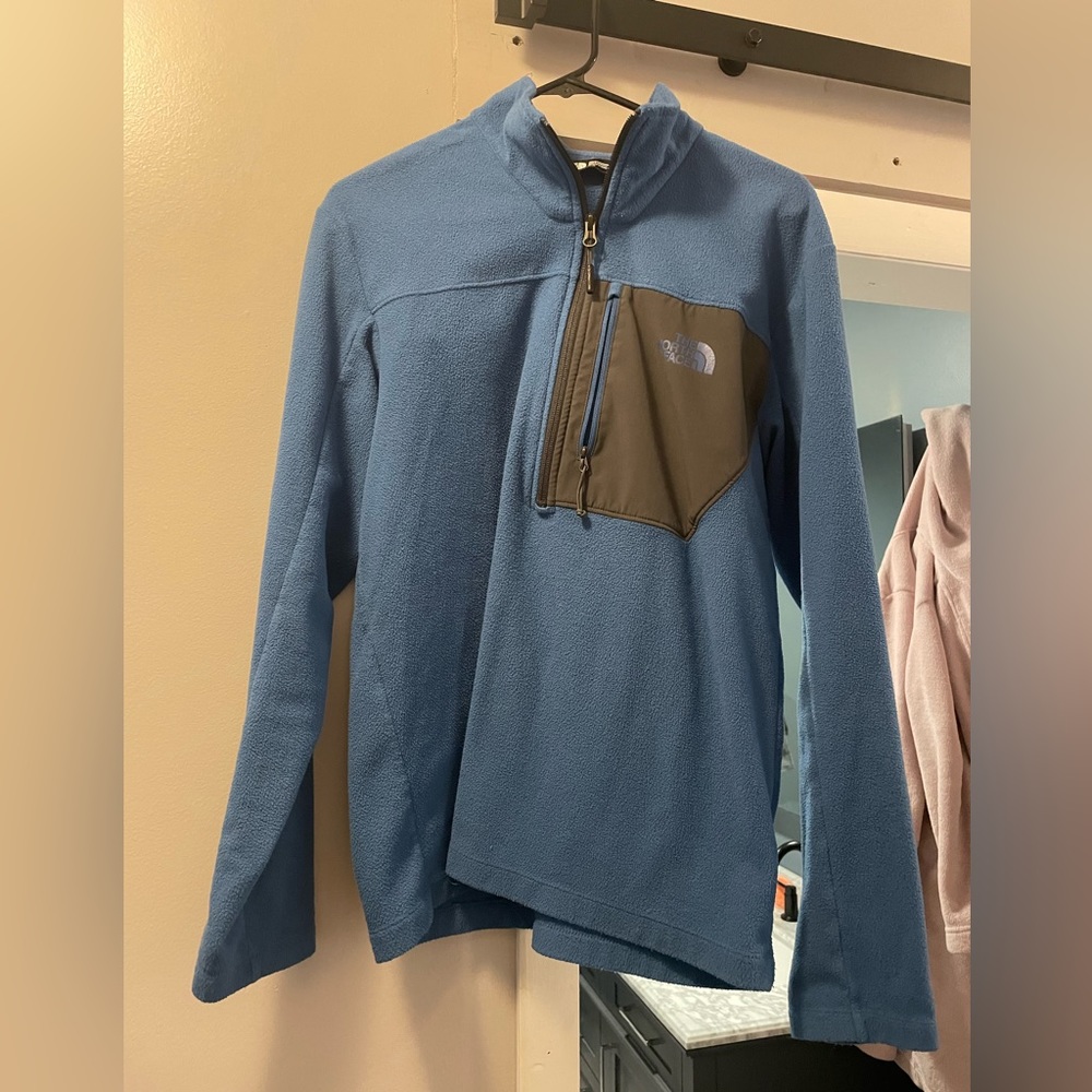 The Northface Quarter Zip - Men’s Medium